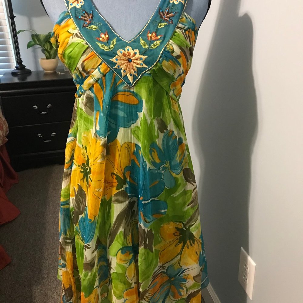 FASHION SPY LADIES  SIZE M SLEEVELESS V NECK DRESS MULTI-COLOR  SEE THUR  LINING